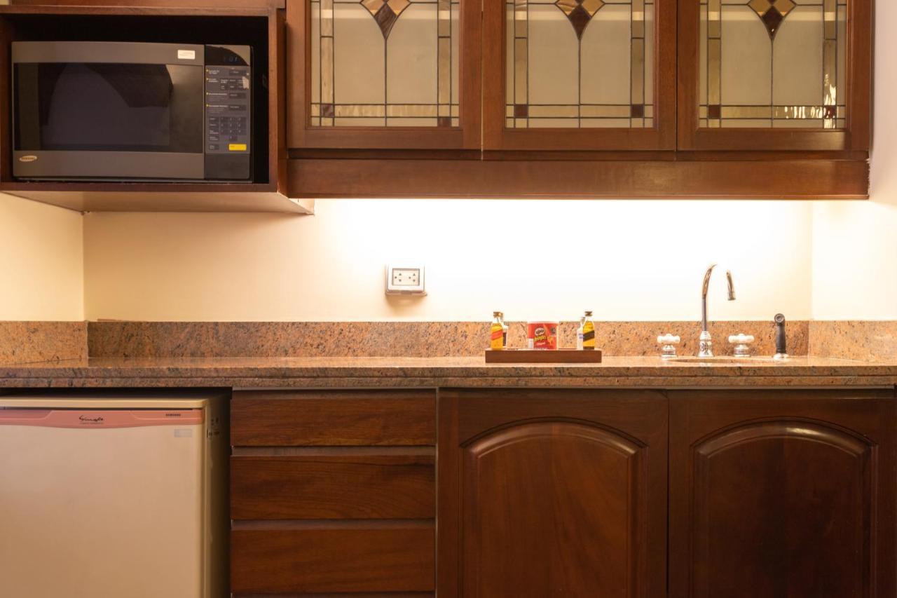 J&A Classic Hotel Ліма Екстер'єр фото A kitchen with under-cabinet lighting