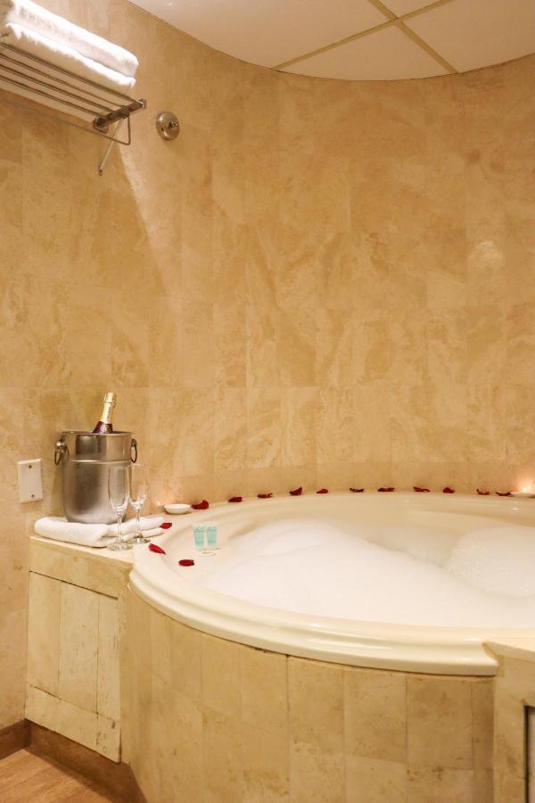 J&A Classic Hotel Ліма Екстер'єр фото A bubble bath