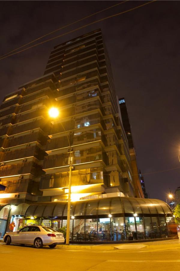 J&A Classic Hotel Ліма Екстер'єр фото The building at night