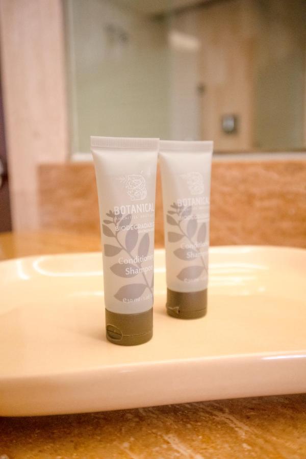 J&A Classic Hotel Ліма Екстер'єр фото Shampoo and shower gel