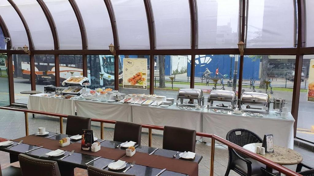 J&A Classic Hotel Ліма Екстер'єр фото The restaurant