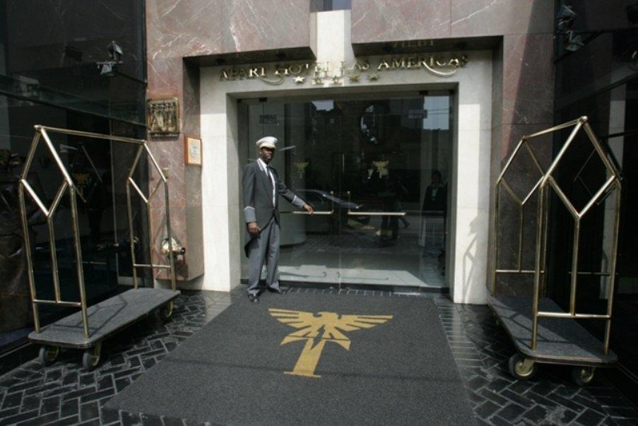 J&A Classic Hotel Ліма Екстер'єр фото Entrance to the hotel